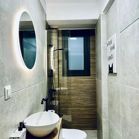 Hidden Gem Homes - Emerald Apartment *
